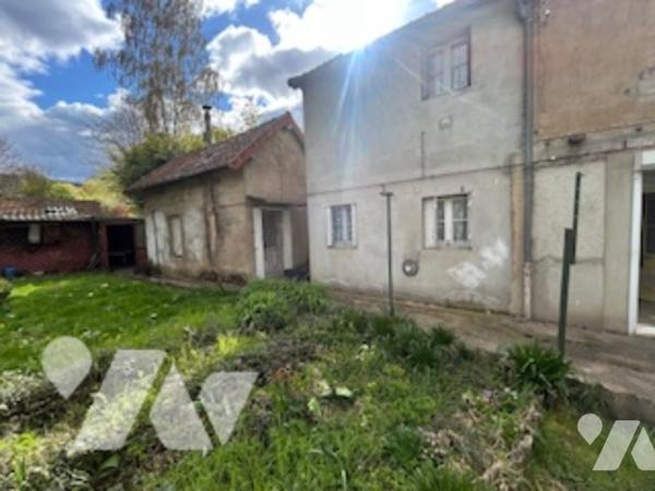 Maison à rénover avec jardin – Beau potentiel – À proximité de la Cathédrale
