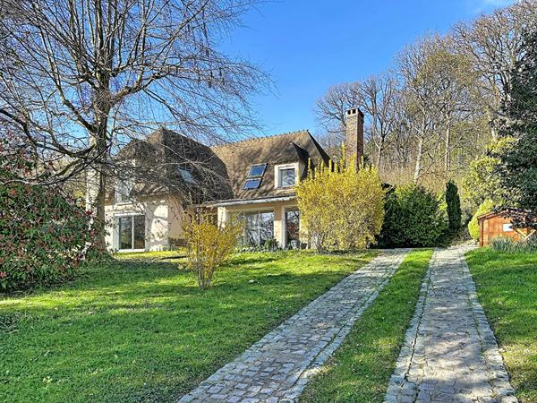 maison 7 pièces, 5 chambres, saint leu la foret, terrain 1443 m², beaux volumes, lumineux, gare ligne H,