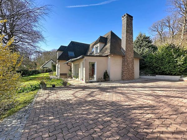 maison 7 pièces, 5 chambres, saint leu la foret, terrain 1443 m², beaux volumes, lumineux, gare ligne H,