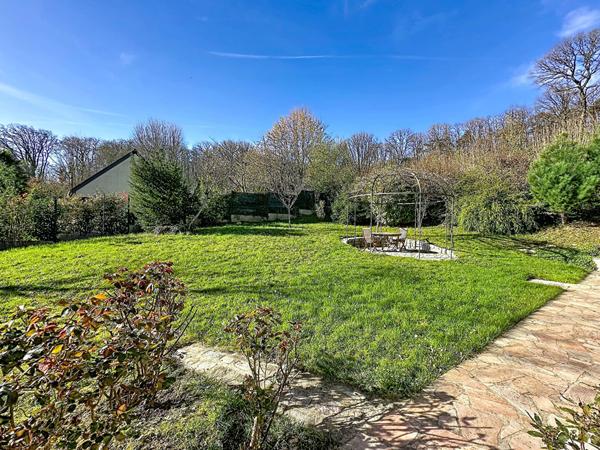 maison 7 pièces, 5 chambres, saint leu la foret, terrain 1443 m², beaux volumes, lumineux, gare ligne H,