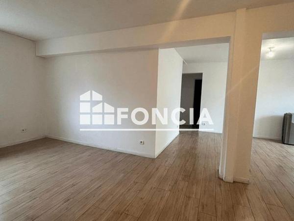 Location Appartement 5 pièces 79.8 m² - Saint Vallier 26240