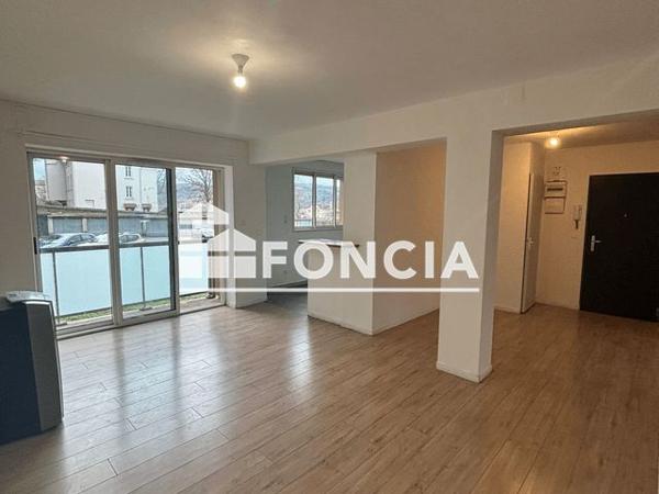 Location Appartement 5 pièces 79.8 m² - Saint Vallier 26240