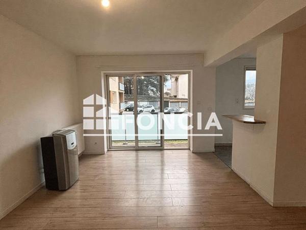 Location Appartement 5 pièces 79.8 m² - Saint Vallier 26240