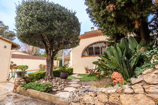 Maison avec piscine dans une rue calme du village torreillan
