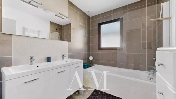 Villa T5 de 135 m² + garage + piscine sur 379 m²