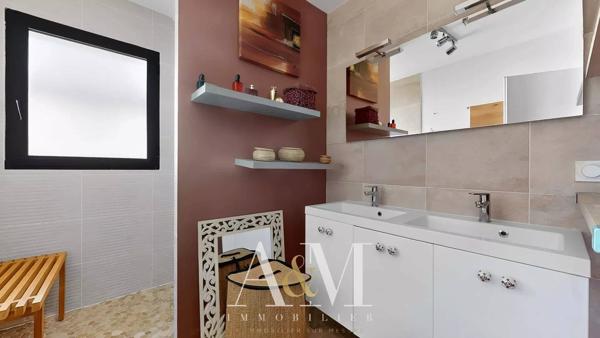 Villa T5 de 135 m² + garage + piscine sur 379 m²