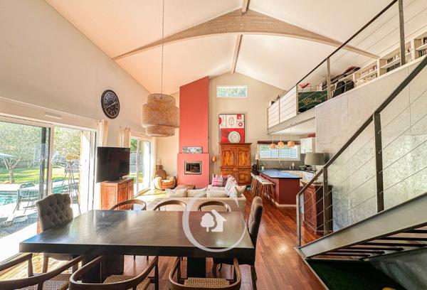 Le Pian-Médoc (33290) VILLA ATYPIQUE T6 - SALON CATHEDRALE - 4 CHAMBRES - 1 BUREAU - PISCINE XL - CARPORT