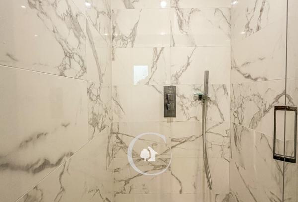 Le Pian-Médoc (33290) VILLA ATYPIQUE T6 - SALON CATHEDRALE - 4 CHAMBRES - 1 BUREAU - PISCINE XL - CARPORT