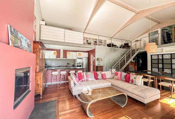 Le Pian-Médoc (33290) VILLA ATYPIQUE T6 - SALON CATHEDRALE - 4 CHAMBRES - 1 BUREAU - PISCINE XL - CARPORT