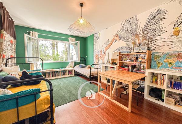 Le Pian-Médoc (33290) VILLA ATYPIQUE T6 - SALON CATHEDRALE - 4 CHAMBRES - 1 BUREAU - PISCINE XL - CARPORT