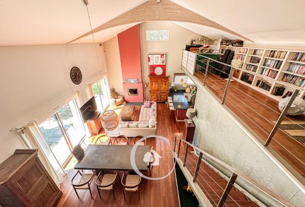 Le Pian-Médoc (33290) VILLA ATYPIQUE T6 - SALON CATHEDRALE - 4 CHAMBRES - 1 BUREAU - PISCINE XL - CARPORT