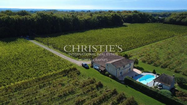 Maison de charme avec piscine au cœur des vignes