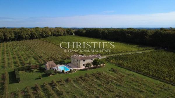 Maison de charme avec piscine au cœur des vignes