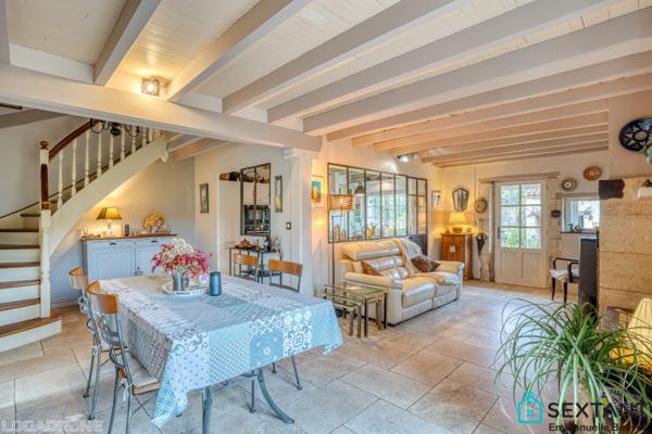 Charmante maison en pierre, situation privilégiée, piscine, 3 à 4 chambres, bureau, piscine, dépendance, sur 3250 m2