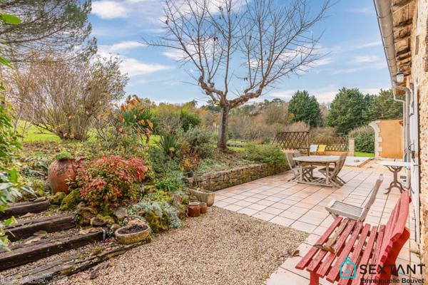 Charmante maison en pierre, situation privilégiée, piscine, 3 à 4 chambres, bureau, piscine, dépendance, sur 3250 m2