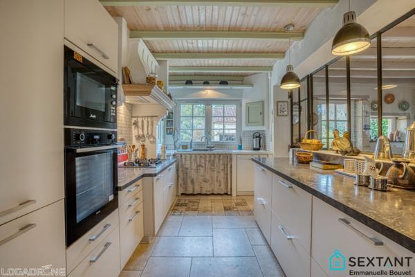 Charmante maison en pierre, situation privilégiée, piscine, 3 à 4 chambres, bureau, piscine, dépendance, sur 3250 m2