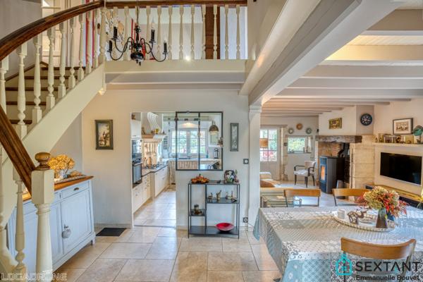 Charmante maison en pierre, situation privilégiée, piscine, 3 à 4 chambres, bureau, piscine, dépendance, sur 3250 m2