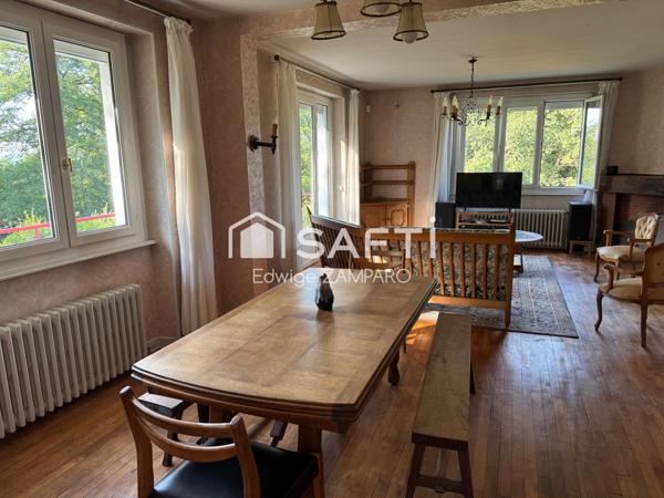 Emplacement recherché - À l'étage : 50 m2 habitables non comptabilisés !