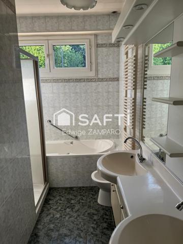 Emplacement recherché - À l'étage : 50 m2 habitables non comptabilisés !