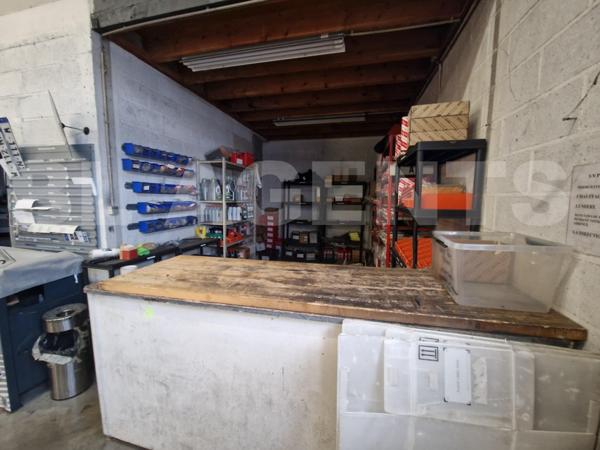 Local commercial 700 m² – Axe très passant – Saint-Clément (89)