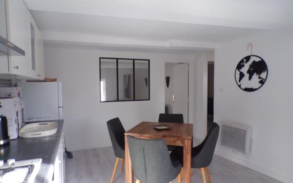 Appartement à louer    3 pièces • 58,40 m2 La Tour-d'Aigues