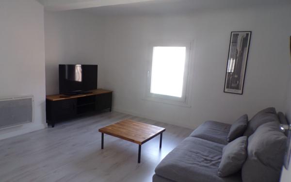 Appartement à louer    3 pièces • 58,40 m2 La Tour-d'Aigues