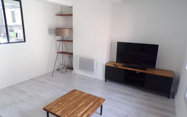 Appartement à louer    3 pièces • 58,40 m2 La Tour-d'Aigues