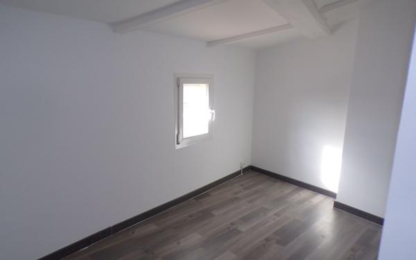 Appartement à louer    3 pièces • 58,40 m2 La Tour-d'Aigues