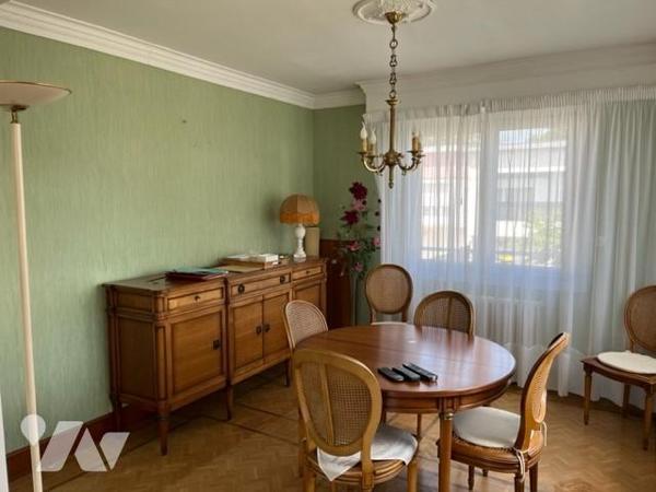 Maison sur jardin clos de 400 m2 .