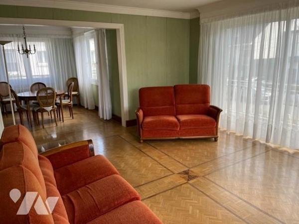 Maison sur jardin clos de 400 m2 .