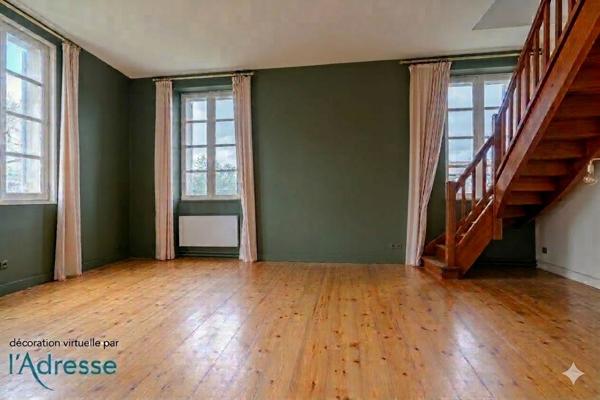 GRADIGNAN - Bel appartement de 150m² au sol dans un château avec garage fermé