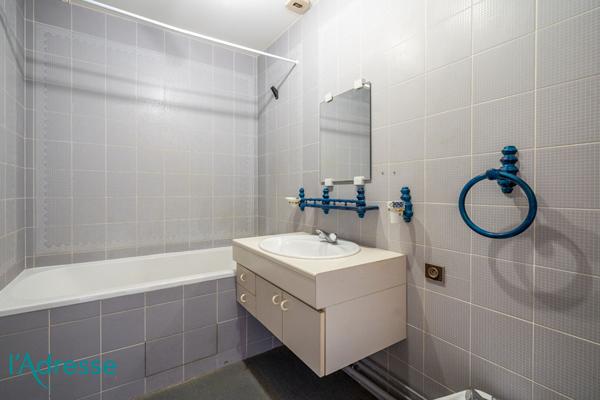 GRADIGNAN - Bel appartement de 150m² au sol dans un château avec garage fermé