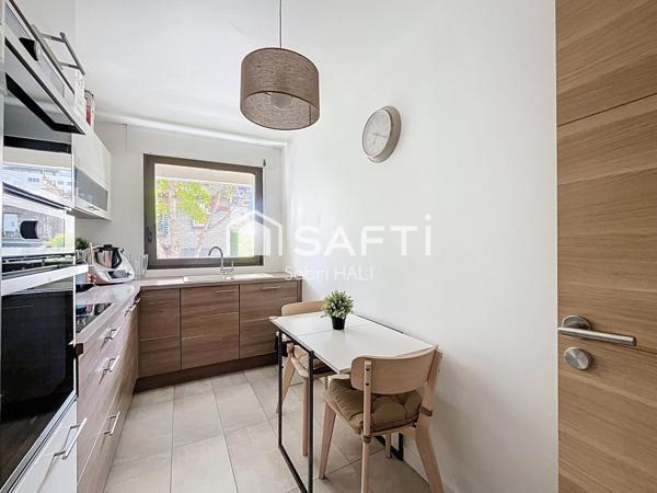 Grand 3 pièces de 72m² - Centre-Ville, rue piétonne, parking et cave.