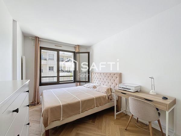 Grand 3 pièces de 72m² - Centre-Ville, rue piétonne, parking et cave.