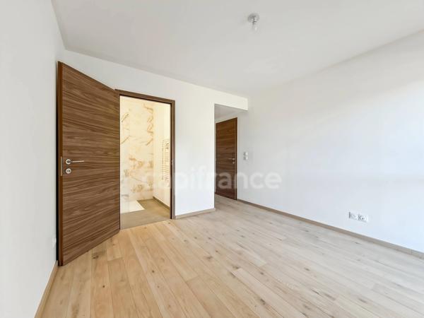Appartement à vendre 5 pièces DIVONNE LES BAINS (01) - 108m2 - terrasse, jardin clos, cave, 1 garage fermé.