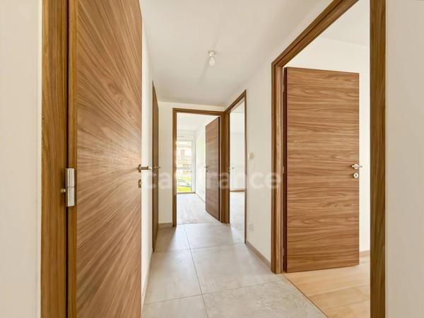 Appartement à vendre 5 pièces DIVONNE LES BAINS (01) - 108m2 - terrasse, jardin clos, cave, 1 garage fermé.