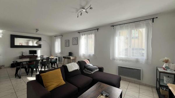 Appartement
                                                                                                                                                                                                                                                                                                                        3 pièce(s)                                                                                                                                                                                                          2 chambre(s)                                                                                                                                                                                                          77.5  m²