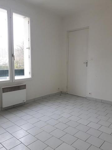 Appartement  Etampes 1 pièce(s) 20 m2