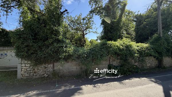 Terrain
        
        - 819 m²