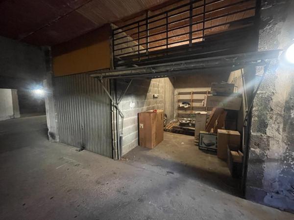 GARAGE FERME AVEC ELECTRICITE