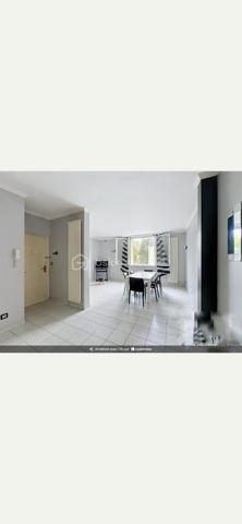 Magnifique Duplex de 4 pièces de 72 m² avec sous-sol surface totale de 90m². 
Proche du centre culturel.
Je vous présente ce superbe duplex de 4 pièces, idéalement situé dans une résidence sécurisée.

Situé au rdc, cette perle saura vous séduire par sa luminosité exceptionnelle et son agencement optimal.

Modularité : Actuellement configuré avec 3  chambres, il offre la possibilité de créer une grande chambre à l'étage (en passant à 2 chambres).

Confort & Qualité : Petite Résidence , pas de gros travaux à prévoir, DPE classé E.

Un  sous-sol complète ce bien.

Agencement de l'appartement :
Une entrée, une cuisine ouverte sur salon et séjour.

Une grande chambres parentales et spacieuses avec placards intégrés.

Une grande salle de bains et douche.

 Emplacement privilégié :
Situé dans le Quartier du centre culturel, vous profitez d'une vie de quartier idéale : à deux pas  des écoles et des commerces, et à seulement 5 minutes à pied de la gare RER C.

Un bien rare sur le secteur ! Posez vos valises dès maintenant
Honoraires à la charge du vendeur

Montant moyen des charges mensuelles 75 euros.

Taxe foncière 1300 euros.
A visiter sans tarder.