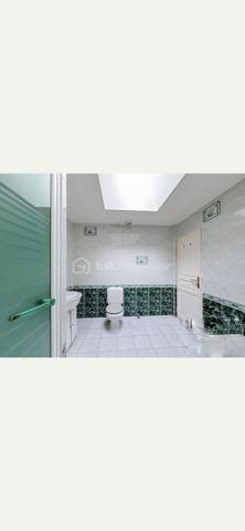 Magnifique Duplex de 4 pièces de 72 m² avec sous-sol surface totale de 90m². 
Proche du centre culturel.
Je vous présente ce superbe duplex de 4 pièces, idéalement situé dans une résidence sécurisée.

Situé au rdc, cette perle saura vous séduire par sa luminosité exceptionnelle et son agencement optimal.

Modularité : Actuellement configuré avec 3  chambres, il offre la possibilité de créer une grande chambre à l'étage (en passant à 2 chambres).

Confort & Qualité : Petite Résidence , pas de gros travaux à prévoir, DPE classé E.

Un  sous-sol complète ce bien.

Agencement de l'appartement :
Une entrée, une cuisine ouverte sur salon et séjour.

Une grande chambres parentales et spacieuses avec placards intégrés.

Une grande salle de bains et douche.

 Emplacement privilégié :
Situé dans le Quartier du centre culturel, vous profitez d'une vie de quartier idéale : à deux pas  des écoles et des commerces, et à seulement 5 minutes à pied de la gare RER C.

Un bien rare sur le secteur ! Posez vos valises dès maintenant
Honoraires à la charge du vendeur

Montant moyen des charges mensuelles 75 euros.

Taxe foncière 1300 euros.
A visiter sans tarder.