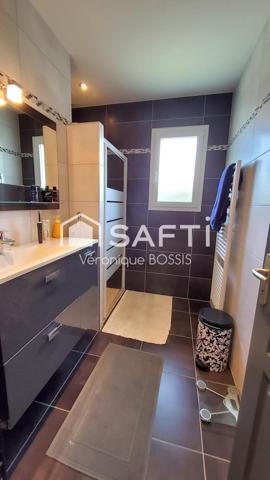 RARE À LA VENTE – MAISON FAMILIALE D’EXCEPTION AVEC PISCINE COUVERTE – QUARTIER CALME ET PRISÉ