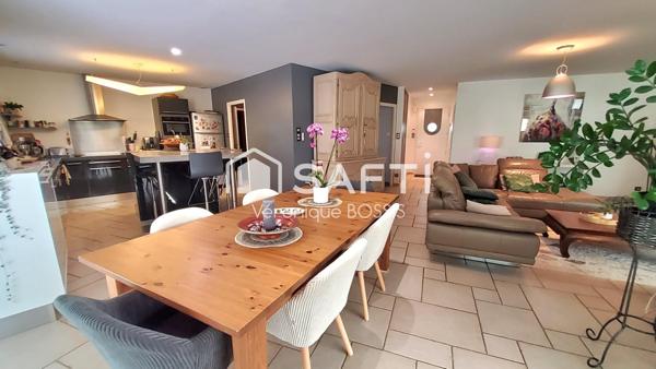 RARE À LA VENTE – MAISON FAMILIALE D’EXCEPTION AVEC PISCINE COUVERTE – QUARTIER CALME ET PRISÉ