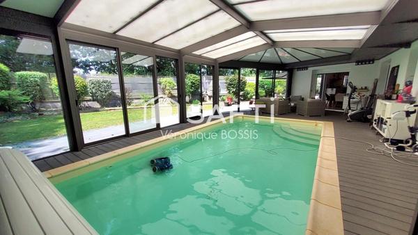 RARE À LA VENTE – MAISON FAMILIALE D’EXCEPTION AVEC PISCINE COUVERTE – QUARTIER CALME ET PRISÉ