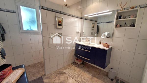 RARE À LA VENTE – MAISON FAMILIALE D’EXCEPTION AVEC PISCINE COUVERTE – QUARTIER CALME ET PRISÉ