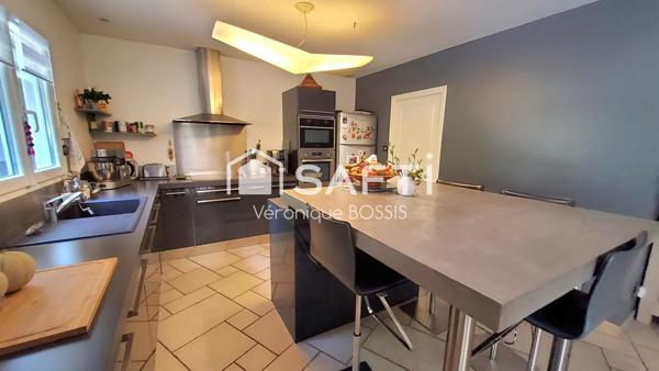 RARE À LA VENTE – MAISON FAMILIALE D’EXCEPTION AVEC PISCINE COUVERTE – QUARTIER CALME ET PRISÉ