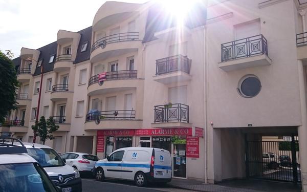 Stationnement à louer    Pontault-Combault