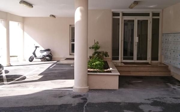 Stationnement à louer    Pontault-Combault