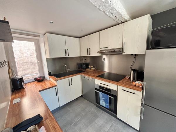 Authentique maison de village avec terrasse en plein ciel